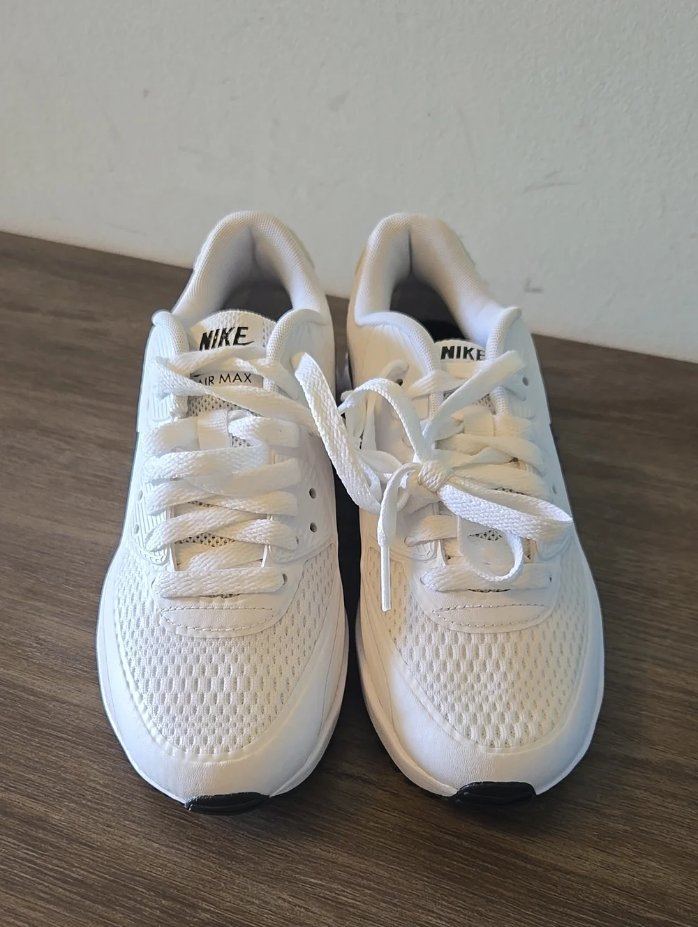 NEW Nike Air Max 90 GOLF Youth White and Black Air Max Low-Top Sneaker